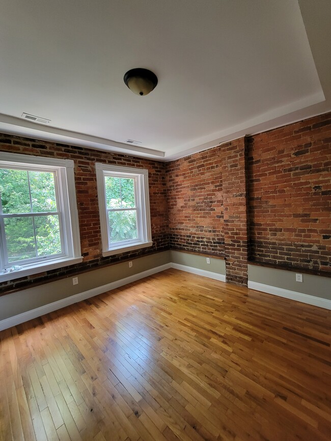 Building Photo - 809 N 21st St