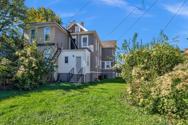 Building Photo - 3501 Oakmont Ave