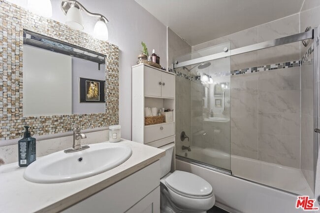 Building Photo - 712 Pacific St