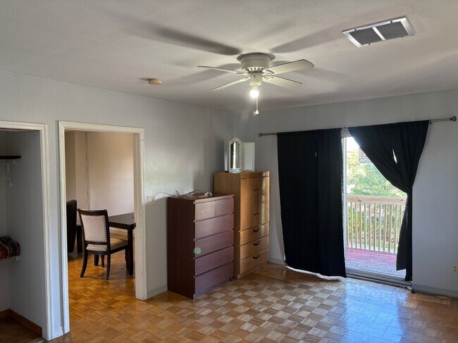 Master bed - 1662 Drew St