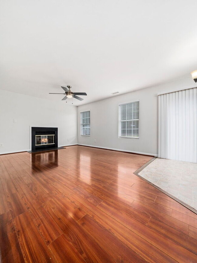 Building Photo - Spacious and Move-In Ready Home! - Fenced Yard!