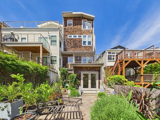 Building Photo - 853 De Haro St