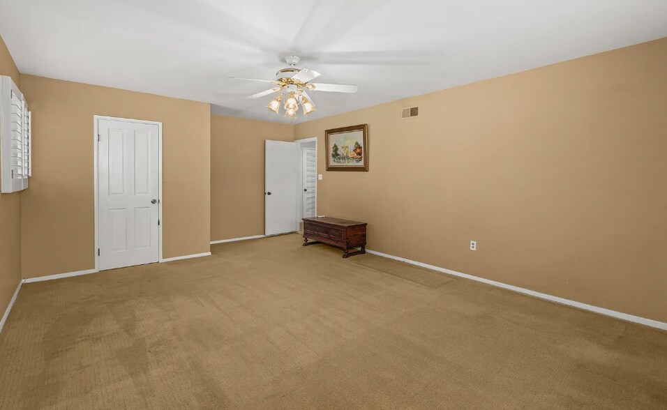 Building Photo - 6401 La Jolla Scenic Dr S