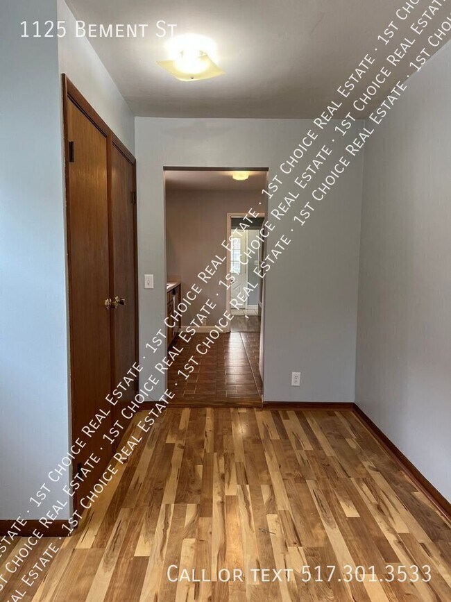 Building Photo - 1125 Bement St