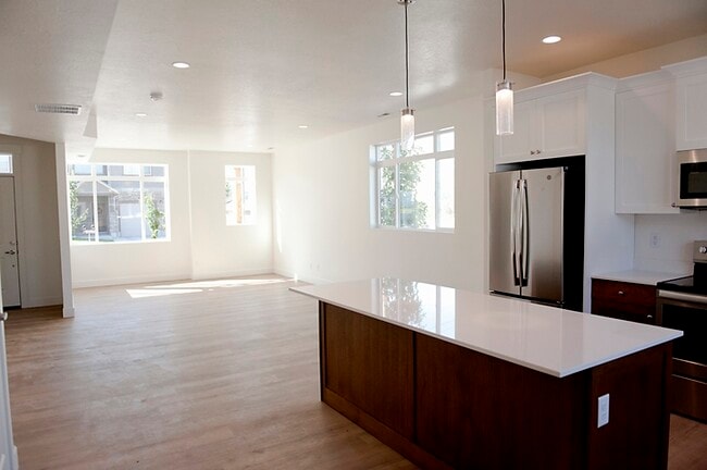 Building Photo - 155 N Main St