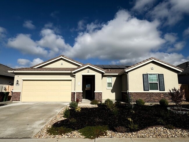 Primary Photo - Beautiful Single Story in Lincoln! 4 Bedro...