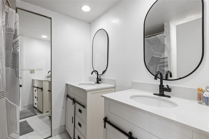 Building Photo - 4161 Forest Hill Dr