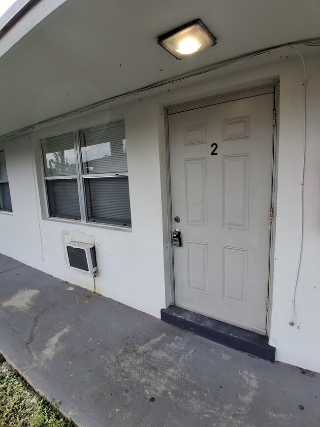 Building Photo - 4130 SW 24th Ct