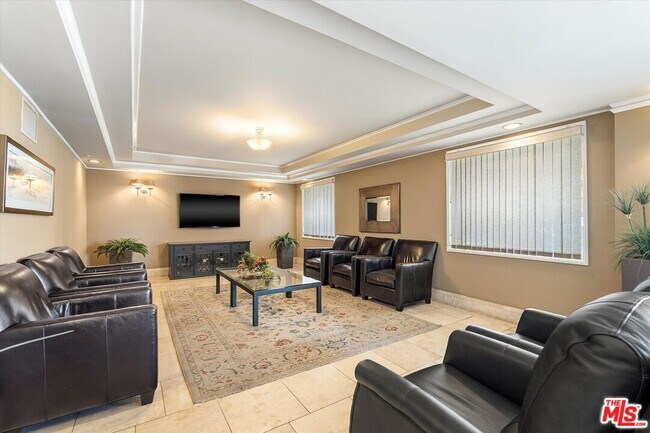 Building Photo - 620 S Gramercy Pl