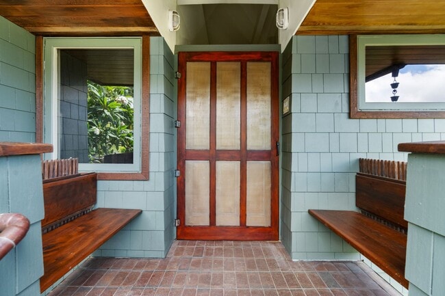 Building Photo - 2/2 Makiki Hts Home