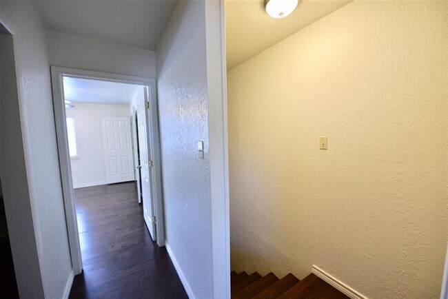 Building Photo - 113 Rhonda Dr