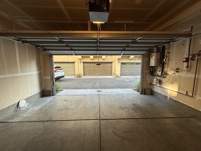 Building Photo - 1055 Chamomile Walkway