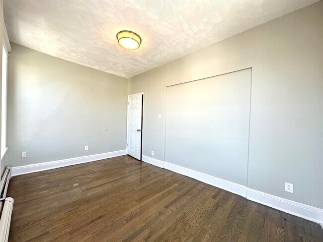 Building Photo - 93 Grant Ave