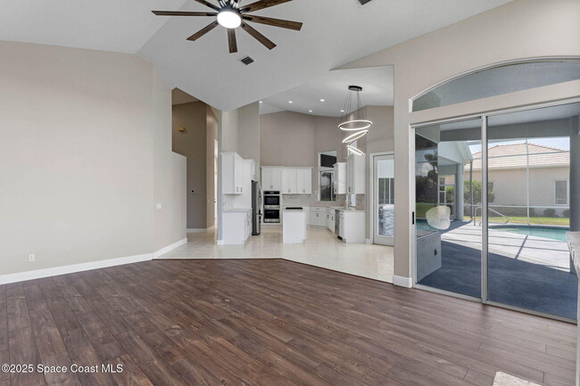 Building Photo - 706 Palmer Way