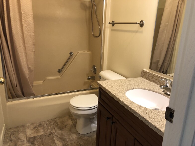 Bathroom - 775 Dilenbeck Dr