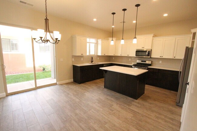 Building Photo - Move in Ready - Sand Hollow and Dunes Retreat