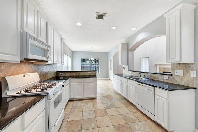 Building Photo - 2510 Pine Brook Dr