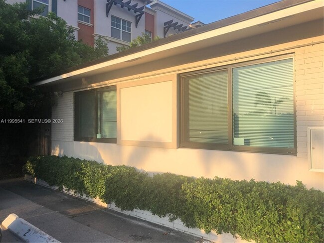 Building Photo - 1016 NE 17th Ave