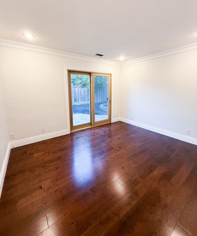 Building Photo - Wow! What a Great Home! Available Now!