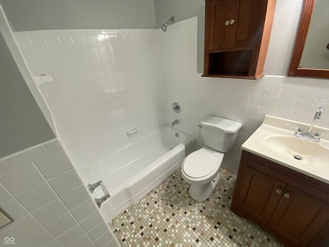 Building Photo - 8044 Beechwood Ave