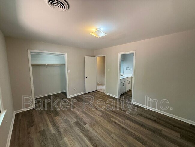Building Photo - 101 Greengate Ct