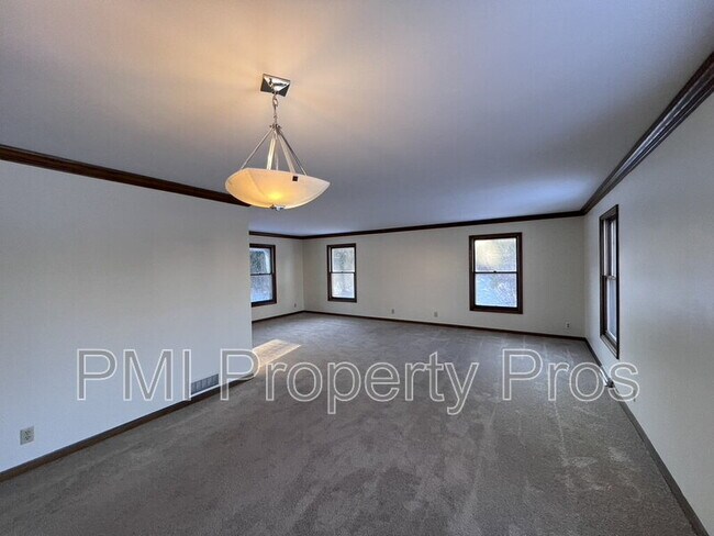 Building Photo - 3204 Chateau Ct