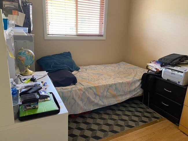 Building Photo - 221 Grissom Ln