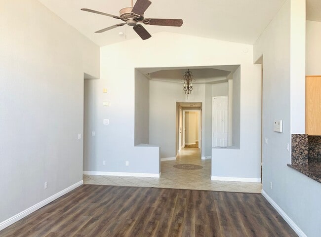 Building Photo - Beautiful 1 Story house located in the Northwest