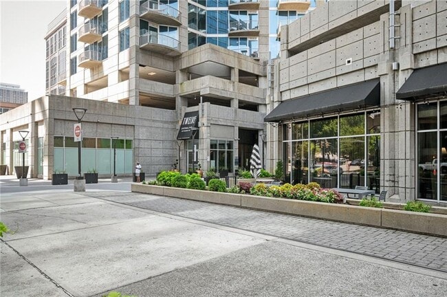 Building Photo - 400 W Peachtree St NW