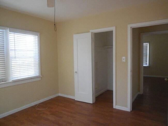 Building Photo - 2009 Oregon St