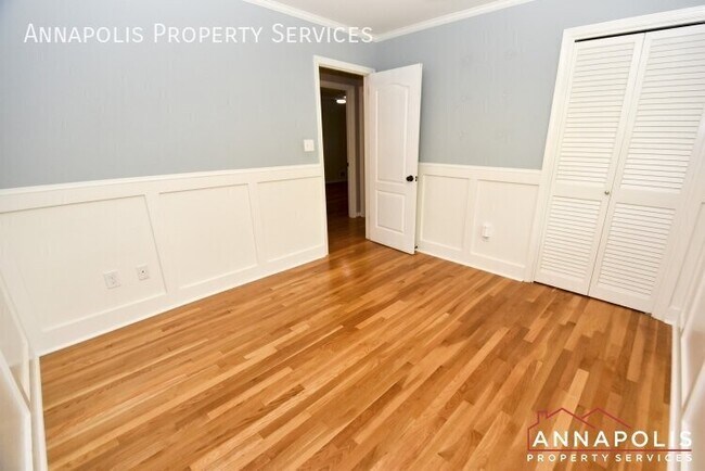 Building Photo - 300 S Cherry Grove Ave