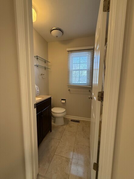 Building Photo - 284 Washo Dr