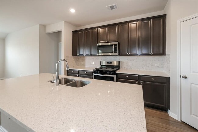 Building Photo - 1014 Round Bale Rd