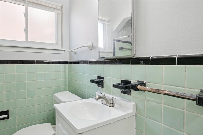 Building Photo - $1375 3 bedooms