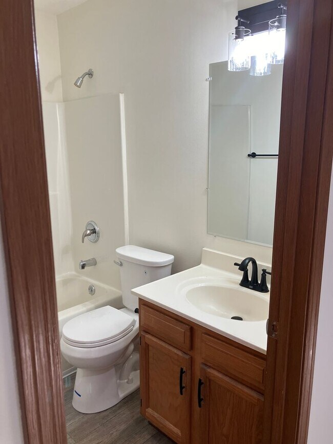 Building Photo - Ranch Style - Remodeled 2 Bedroom, 1 Bath ...