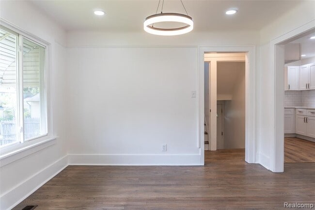 Building Photo - 21200 Collingham Ave