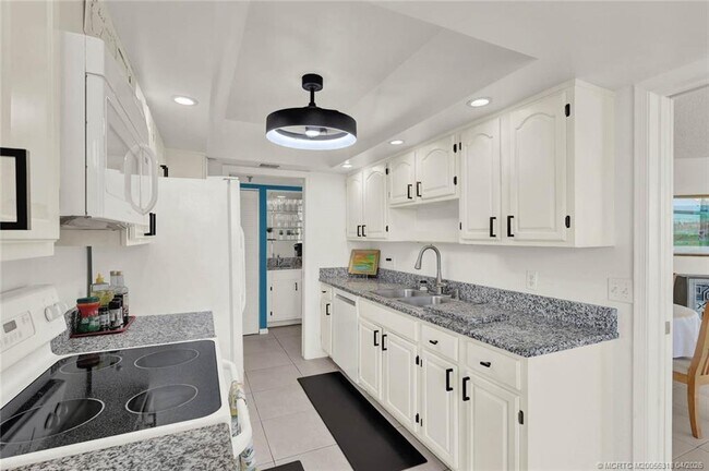 Building Photo - 2400 S Ocean Dr