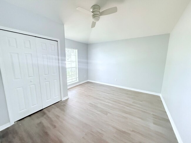 Building Photo - 465 Haversham Rd