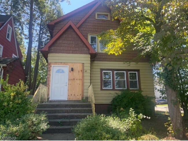 Primary Photo - 298 Farrant Terrace