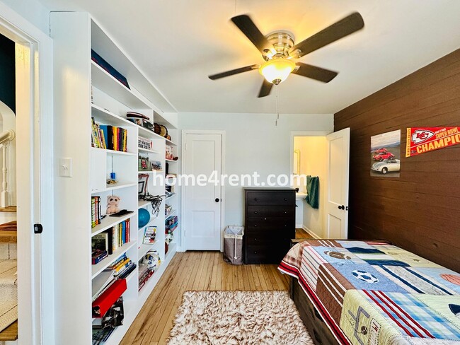 Building Photo - Charming, Prairie Village Home in a Quiet Neighborhood with Wood Floors and a Fenced Yard!