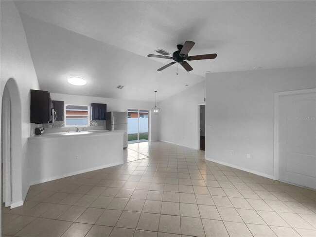 Building Photo - 546 Koala Dr