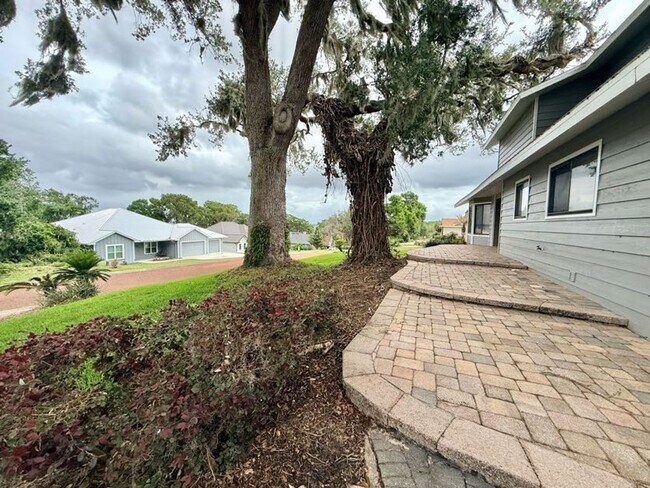 Building Photo - Large and Stunning 2700sqft Newly Renovated 3BR 3BTH!