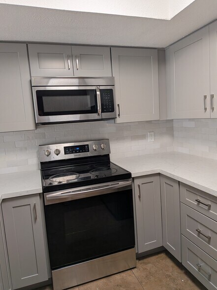 Building Photo - 122 S Hardy Dr