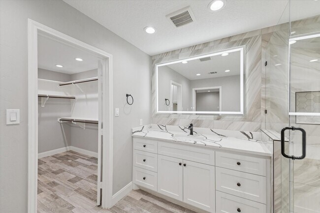 Building Photo - 2511 Nelwood Dr