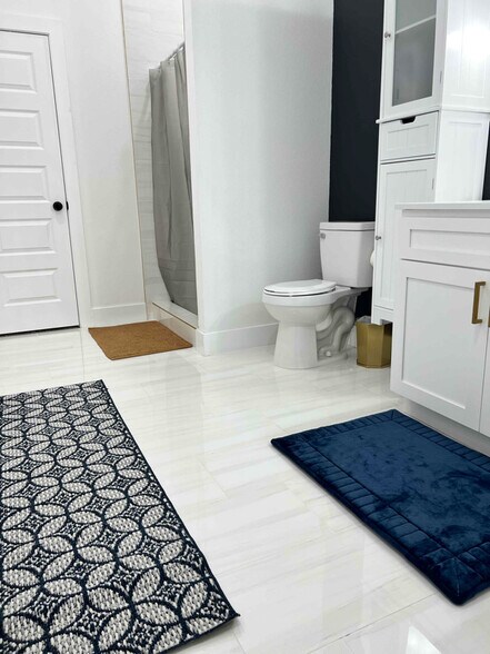 Building Photo - 2216 Dyson St