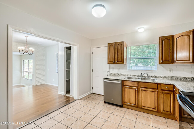 Building Photo - 6371 Sauterne Dr