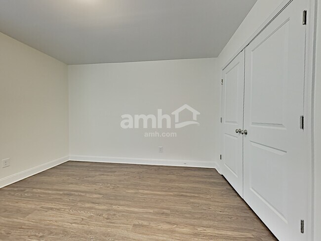 Building Photo - 3076 Day Flower Dr