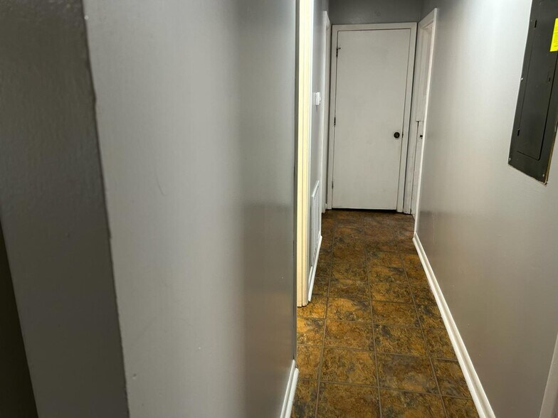 Building Photo - 2336 Lake Ave