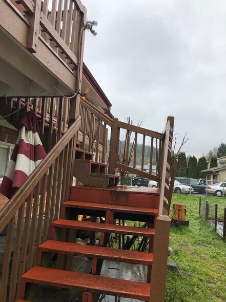 Building Photo - 1114 33rd St SE