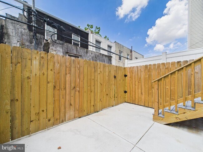 Building Photo - 1320 Grove St